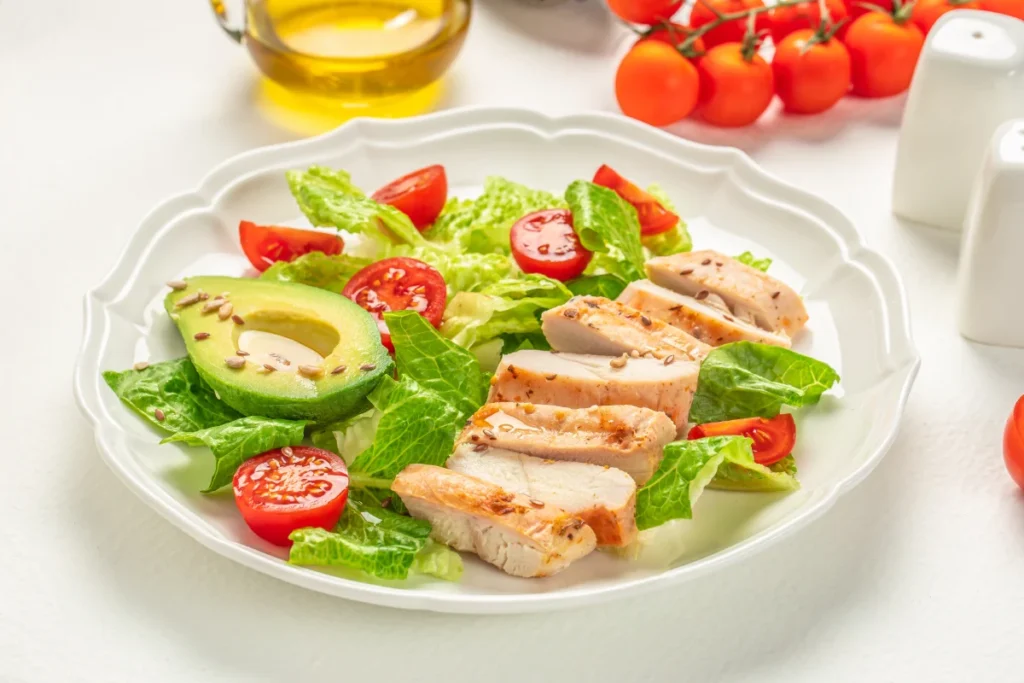 salata sa grilovanom piletinom
